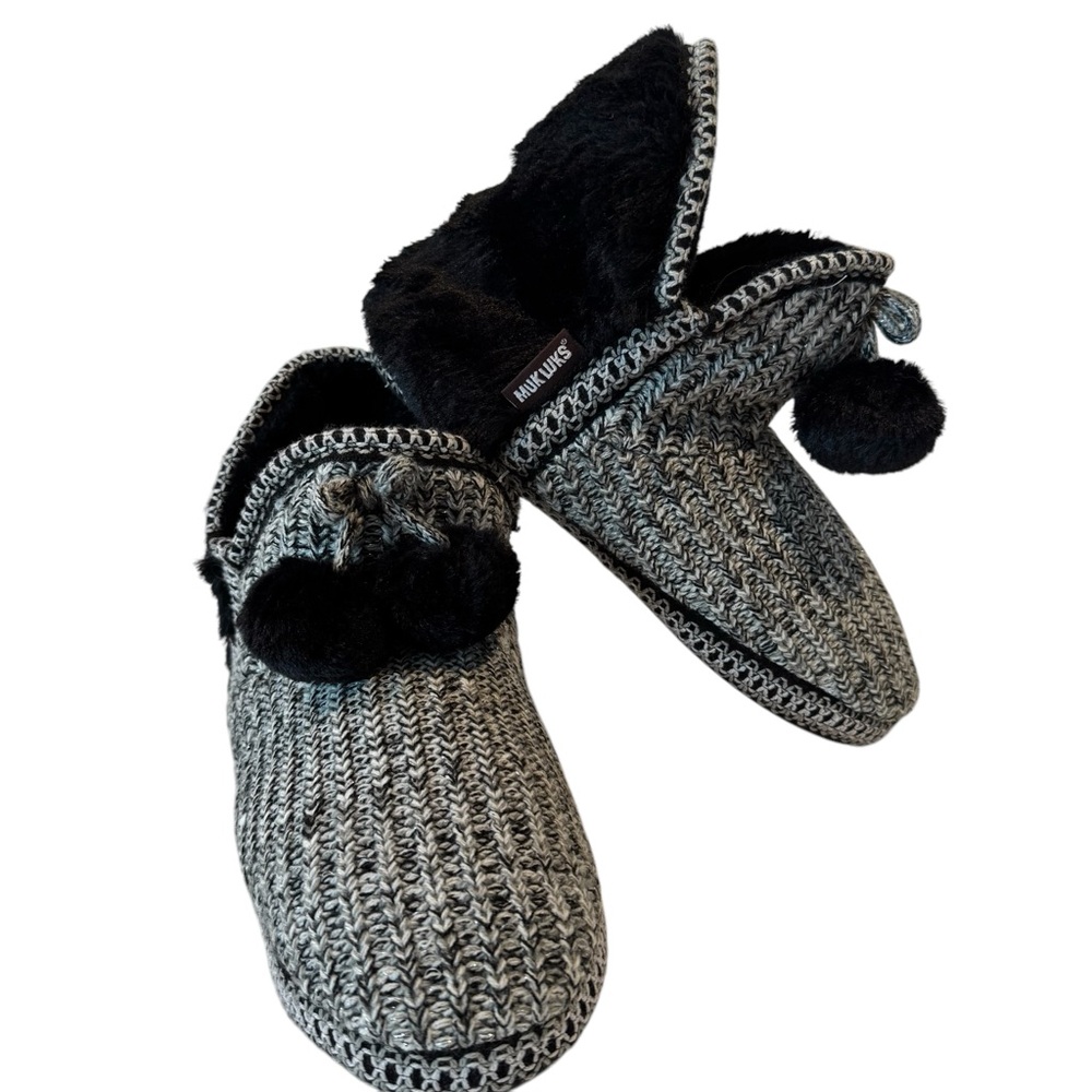Muk Luks Black Gray Pom Pom Faux Fur Boot Bootie Slippers Size Large 9-10 NEW